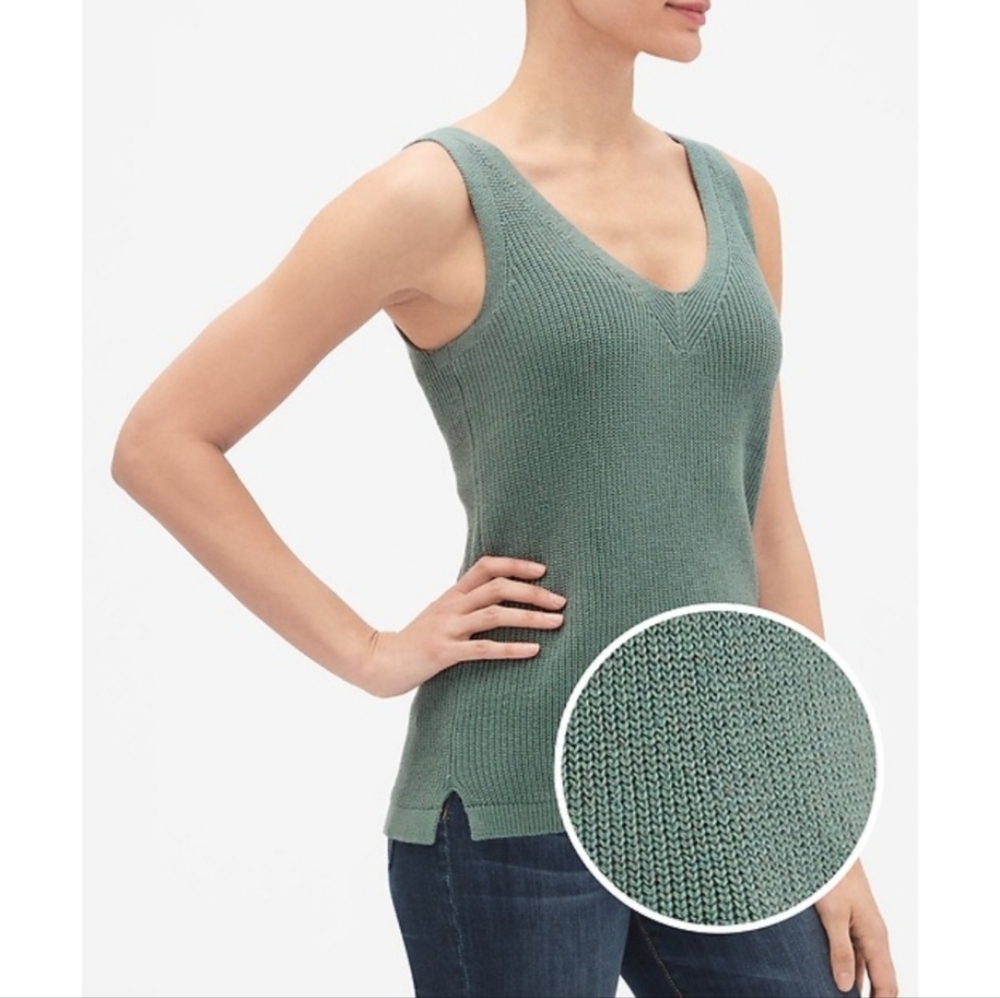 🆕️ GAP V-Neck Sweater Green Sleeveless Top. NWT